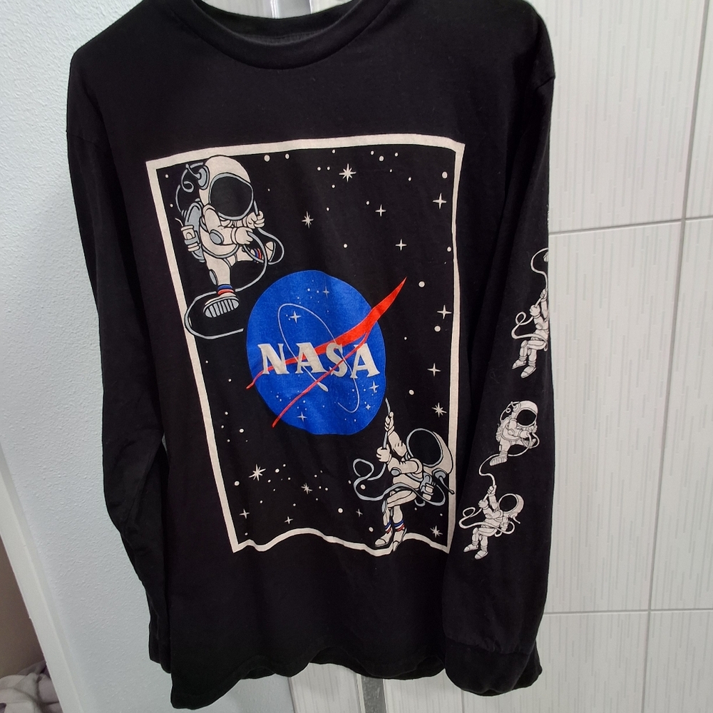Eighty Eight NASA Logo and Astronauts Shirt Size Large